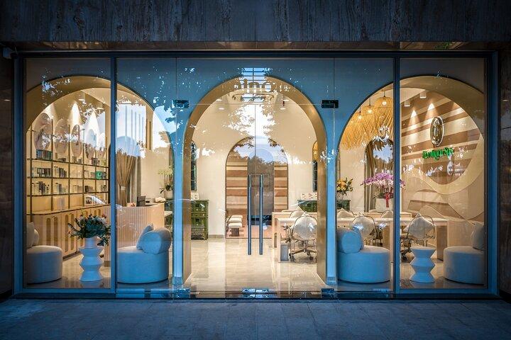 Trattamento viso di lusso in una spa tranquilla e privata