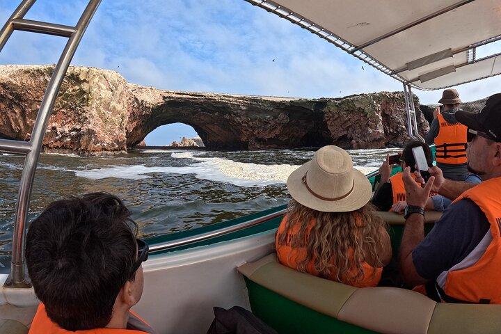 Explorando las Islas Ballestas desde Ica en movilidad Turística