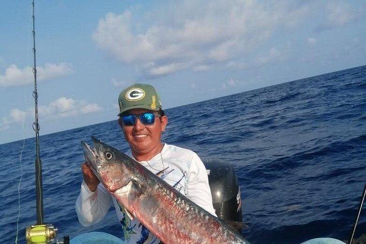 コスタマヤ、マハウアルでのプライベートスポーツフィッシング 4 時間