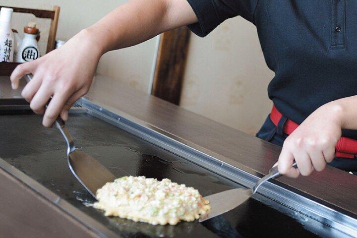 上野のレストランでお好み焼きを作る＆ウォーキングツアー