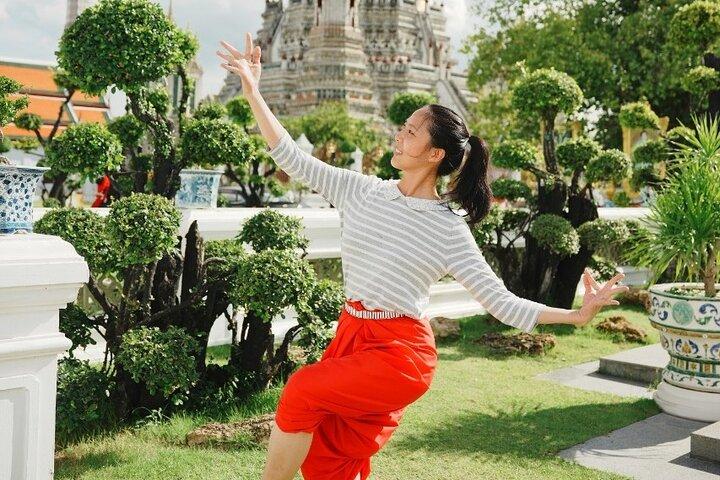 Clase de danza tailandesa en Wat Arun