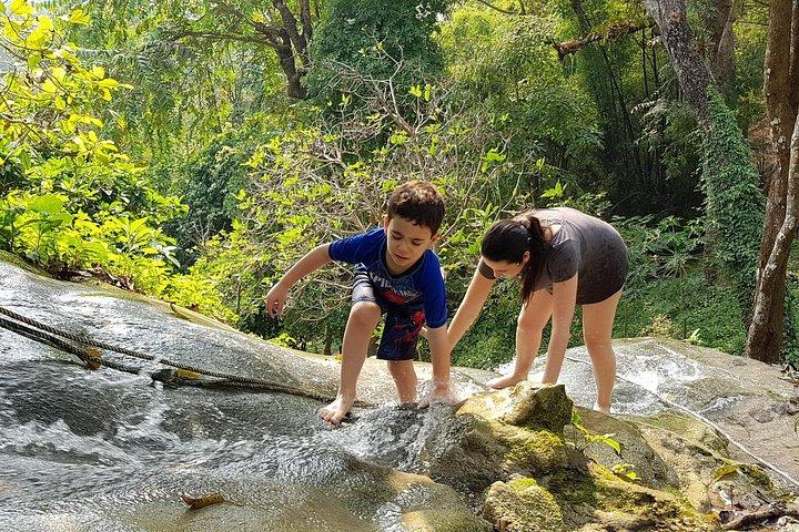 1 日のドイステープ寺院、ロングネック山岳民族、スティッキー滝