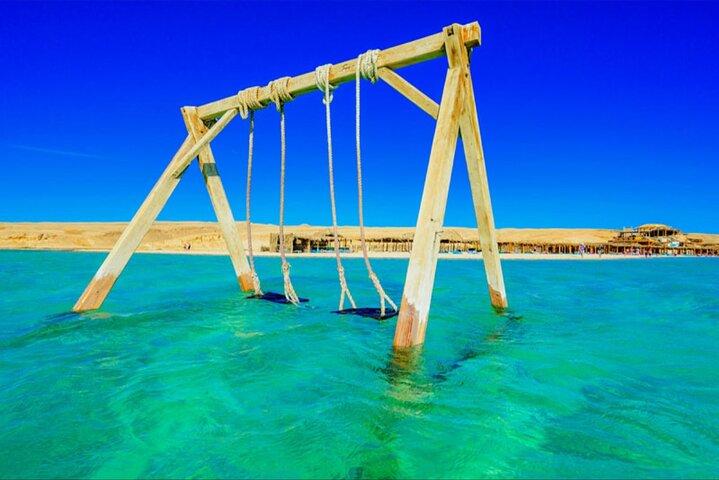 Hurghada watersporten, snorkelavontuur naar Orange Bay Island
