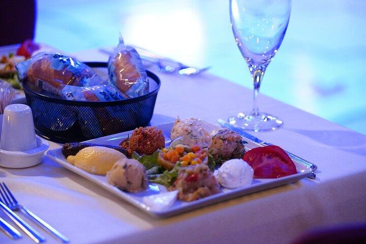 Istanbul: Luxury Dinner & Traditional Dance Bosphorus Cruise