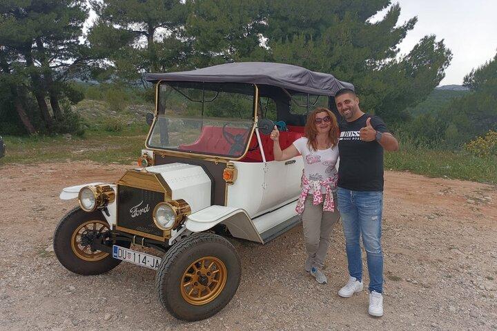 Giro turistico privato a Dubrovnik con una vecchia auto classica