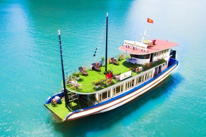 Sunlight Cruise 1-daagse trip: lunch, entreegelden, grot en eiland