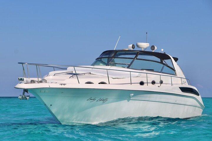 Crucero en Elegancia: Renta de Yates de Lujo en Cancún