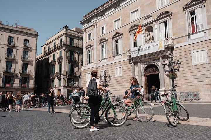 バルセロナ3時間バイクまたはEバイクツアー：バイクでガウディ