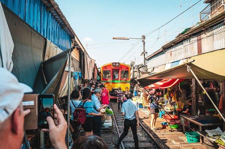 バンコク プライベート: ダムヌン サドゥアックとメークロン鉄道市場