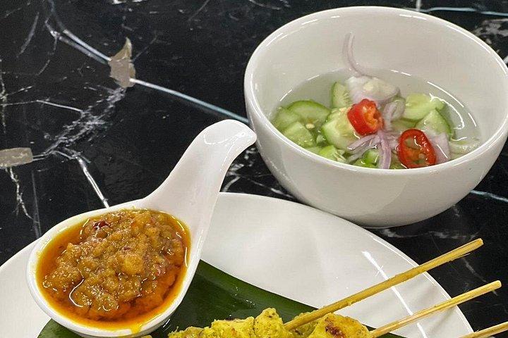 Authentic Thai Cooking Class & Local Market Experience