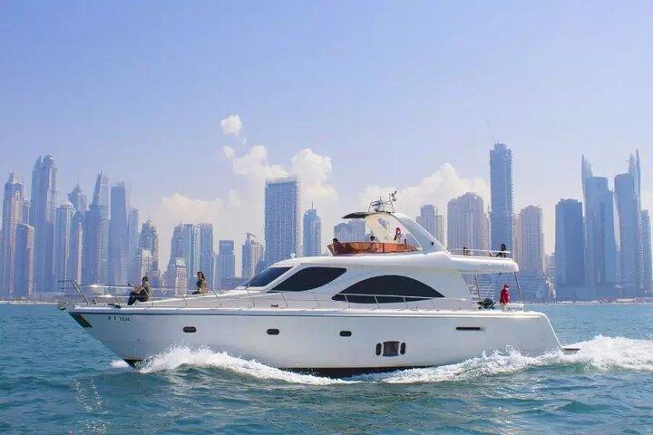 Dubai Yacht Tour met een prachtig uitzicht op de kustlijn