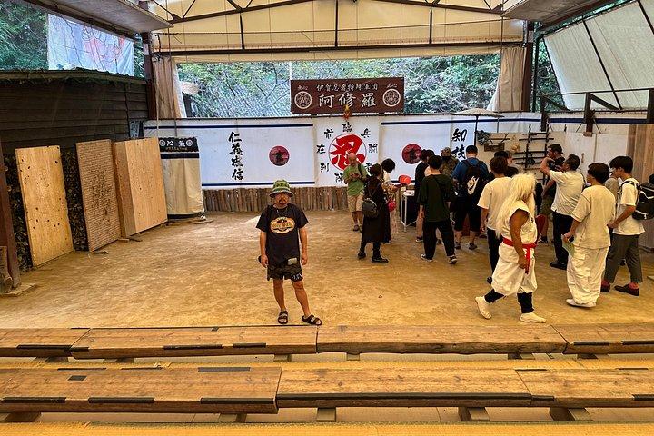 忍者発祥の地IGA、専用車とドライバー付き（最大9人）