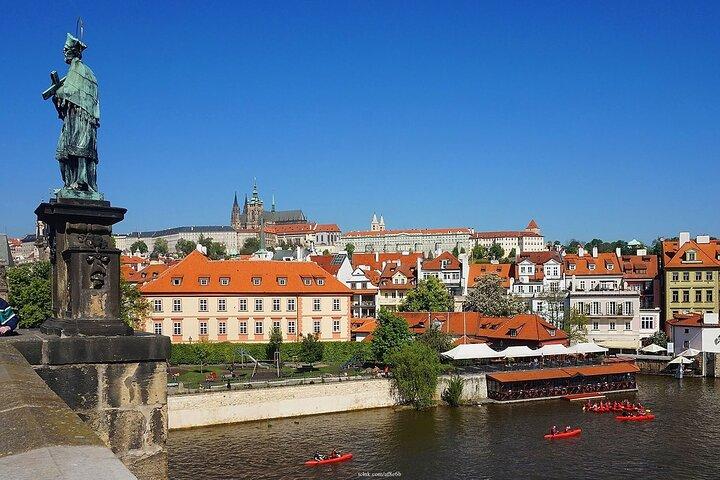Explorez le château historique de Prague : visite privée à pied d'une demi-journée