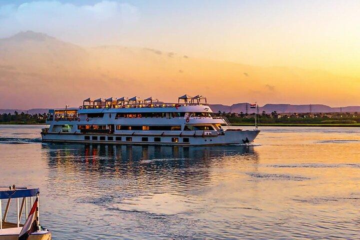 Crociera sul Nilo di 4 giorni da Assuan a Luxor con viaggio guidato giornaliero