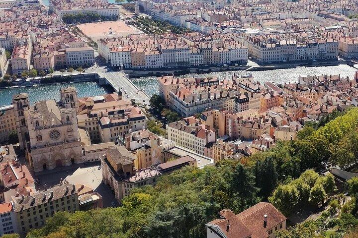 リヨン旧市街、フルヴィエール寺院、ローマ遺跡のガイドツアー！