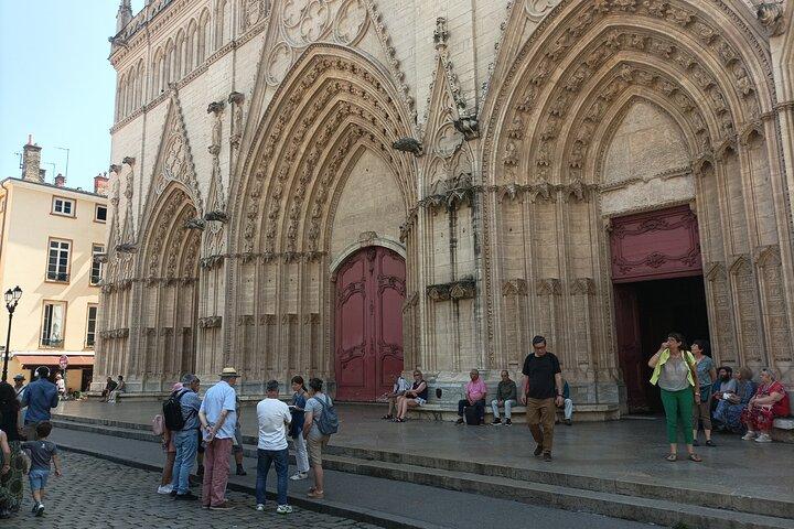 リヨン旧市街、フルヴィエール寺院、ローマ遺跡のガイドツアー！