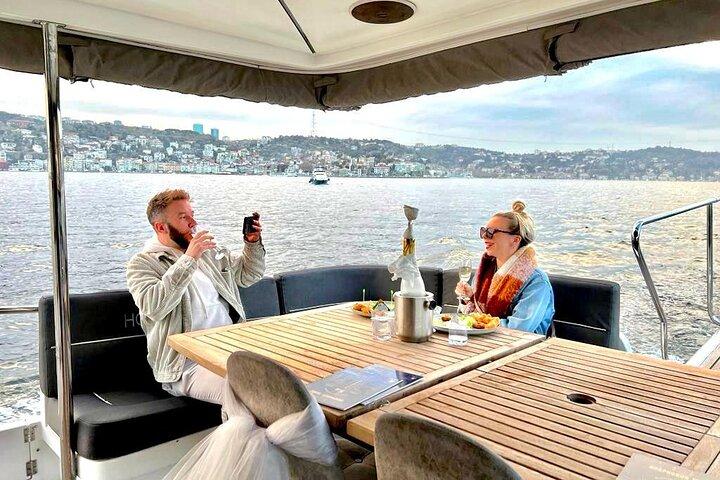 2 uur durende Bosporus luxe jachtcruise in Istanbul