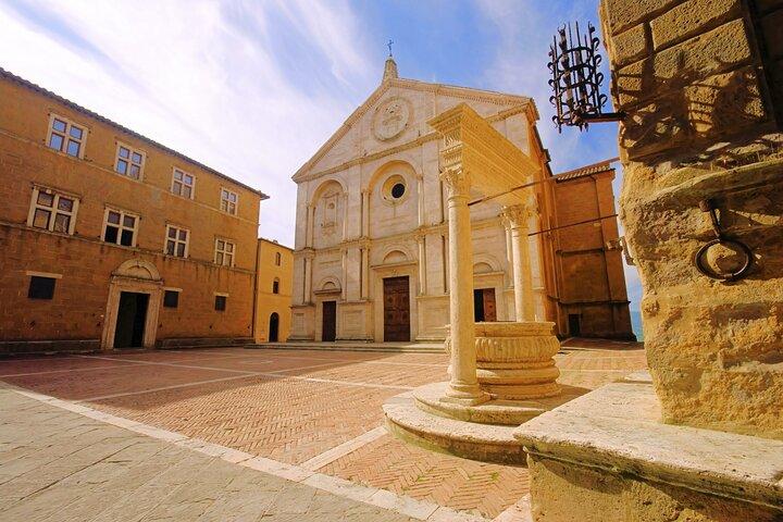 Medieval Tour in Monteriggioni and Val d'Orcia from Florence