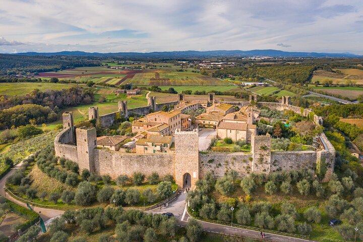 Middeleeuwse tour in Monteriggioni en Val d'Orcia vanuit Florence
