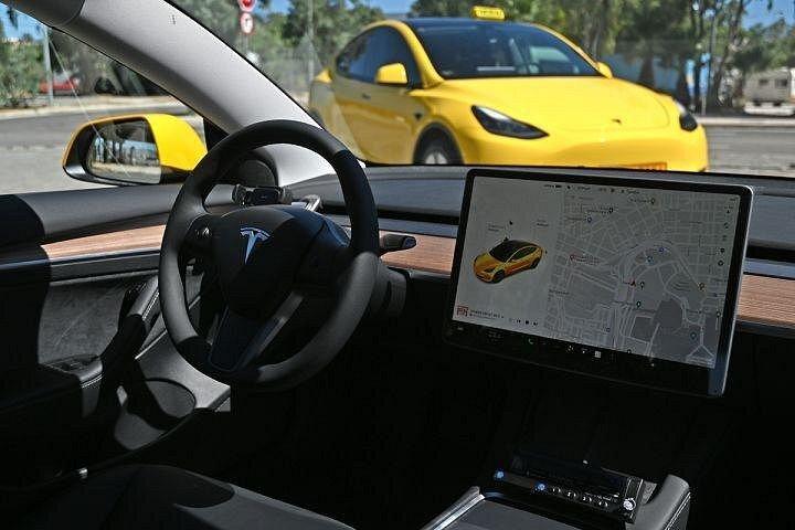 スニオン岬の半日ポセイドン神殿の夕日の眺め Tesla