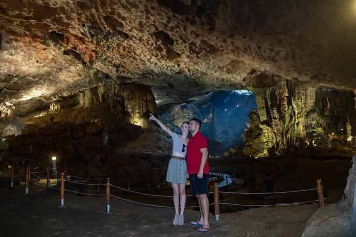 Cruzeiro Cong de dia inteiro para explorar a Baía de Halong
