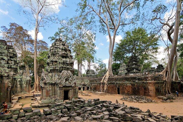 Viewing Sunrise At Angkor Half-Day Tour