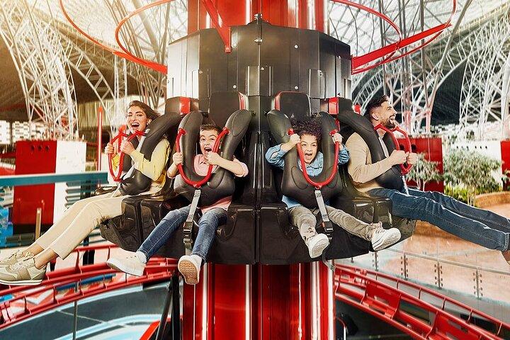 Ferrari World avec accès coupe-file, chèque-repas et transfert