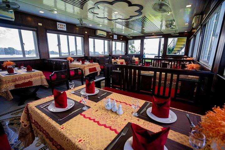 サンライト クルーズ 1 日ツアー: ランチ、入場料、洞窟と島