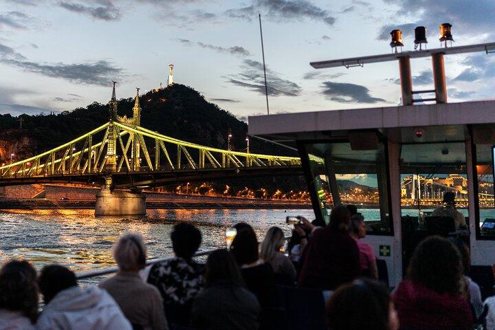 Budapest Donau Sightseeing nattkryssning med dryck