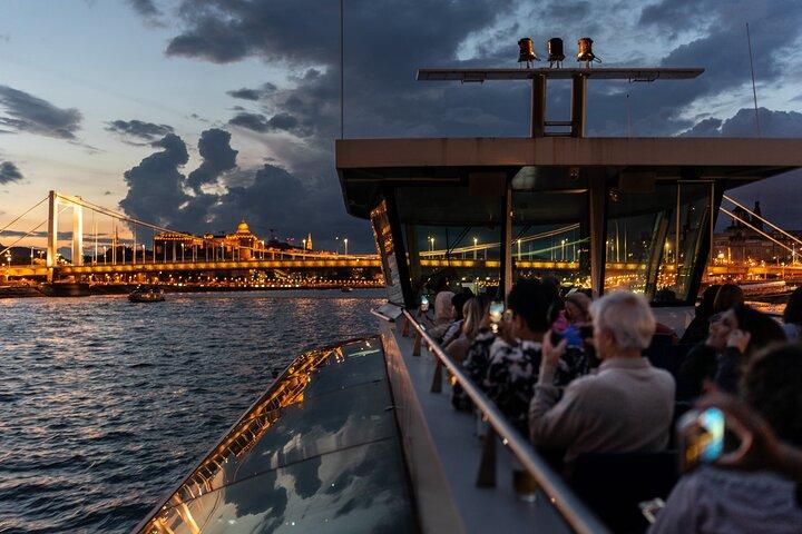 Budapest Donau Sightseeing nattkryssning med dryck