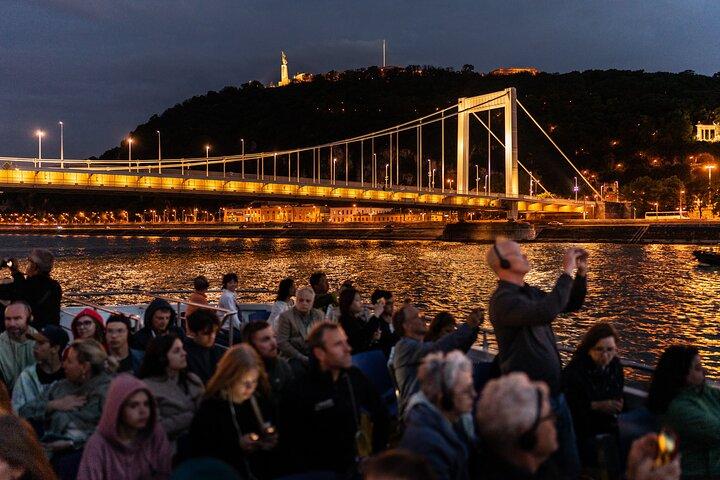 Budapest Donau Sightseeing nattkryssning med dryck