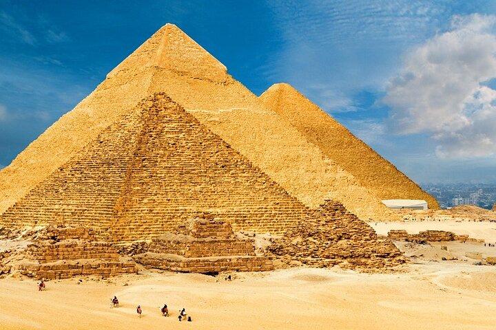Private Giza Pyramids & Sphinx Day Tour with Lunch from Cairo
