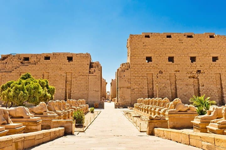 Private East Bank and Luxor Tour with Karnak Temples