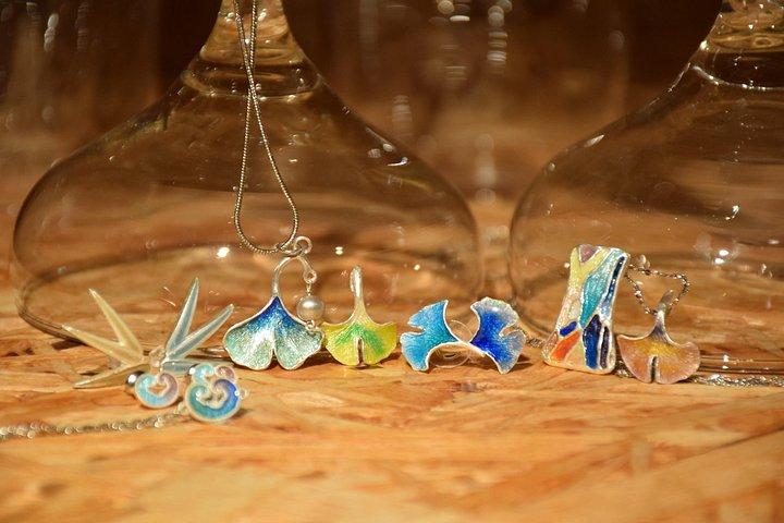 ロンドンのエナメルジュエリー作りクラス