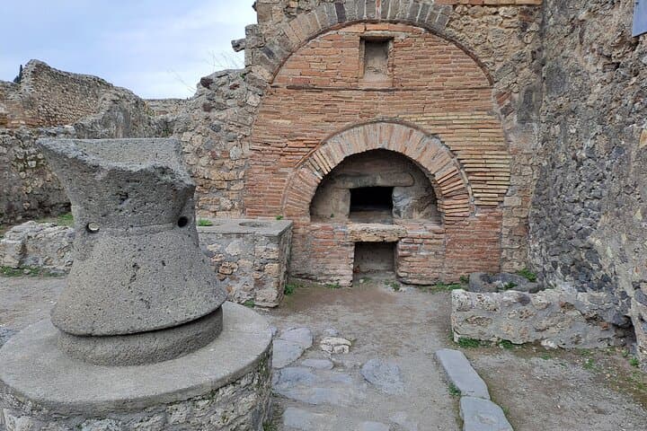 Private tour Pompeii and Herculaneum - transfer from Naples