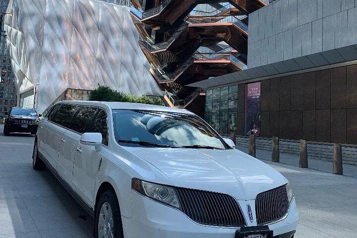 Woodbury fælles Premium Outlet Shopping Private Day Trip af Limousine fra NYC