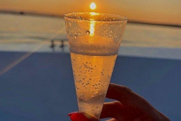 Syracuse: Boat tour with Aperitif 2 hours