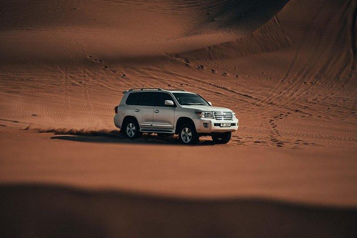 Dubai Sunrise Desert Safari mit Kamelreiten