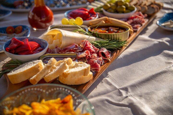 Ett 2 timmars lokalt tapas och seglingsäventyr i Barcelona