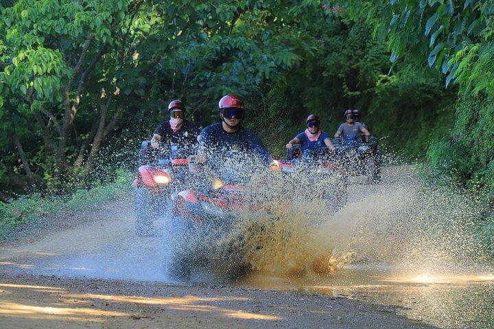 滝とテキーラの試飲付きプライベート ATV ツアー