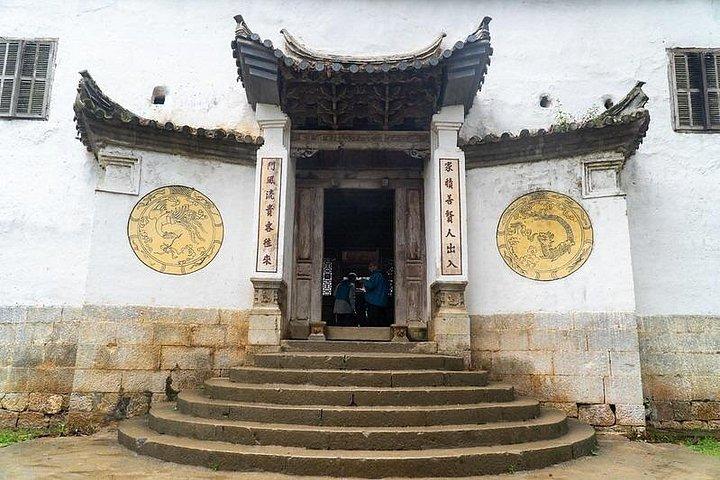 6日間のハノイ発ベトナム北部の人里離れた地を巡るツアー