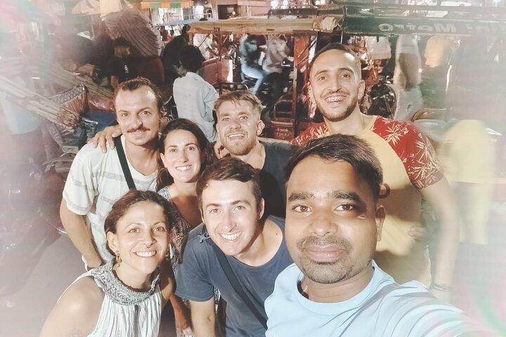 Tour del misticismo de Varanasi con un local que incluye un paseo en barco guiado gratuito