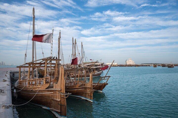 Doha Sunset & Moonlight Dhow Cruise – Experiência em terra e mar