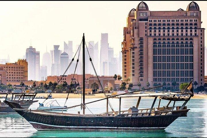 Doha Sunset & Moonlight Dhow Cruise – Experiência em terra e mar