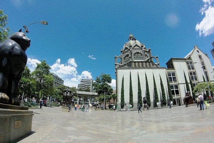 アンティオキアのフェルナンド・ボテロ博物館と広場のプライベートツアー