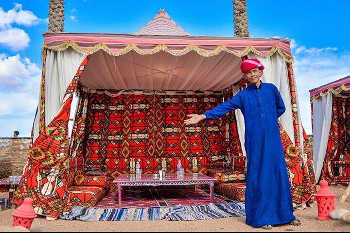 Goditi una deliziosa cena beduina e uno spettacolo straordinario nel deserto del Sinai