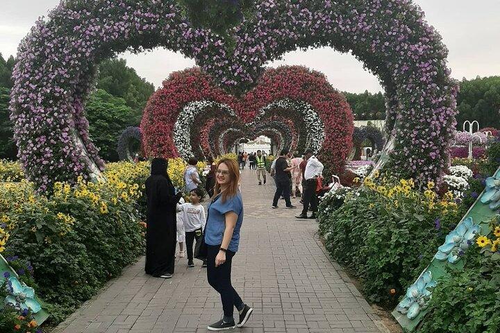 Dubai Miracle Garden and Dubai Frame Tour with Transfer