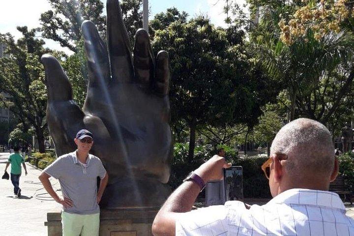 アンティオキアのフェルナンド・ボテロ博物館と広場のプライベートツアー