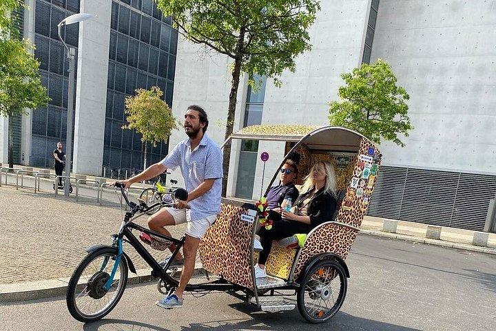 多文化都市の風景とハイライトの写真を巡る日帰り旅行