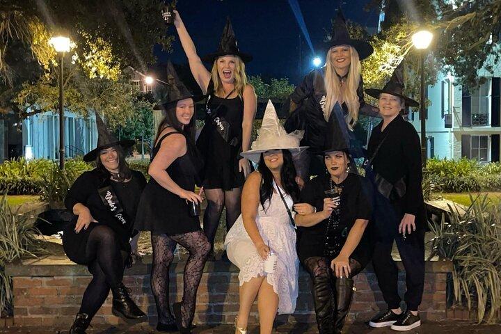Pub Crawl : New Orleans Spooky Spirits Ghost Tour (パブ・クロール : ニューオーリンズ・スプーキー・スピリッツ・ゴースト・ツアー)